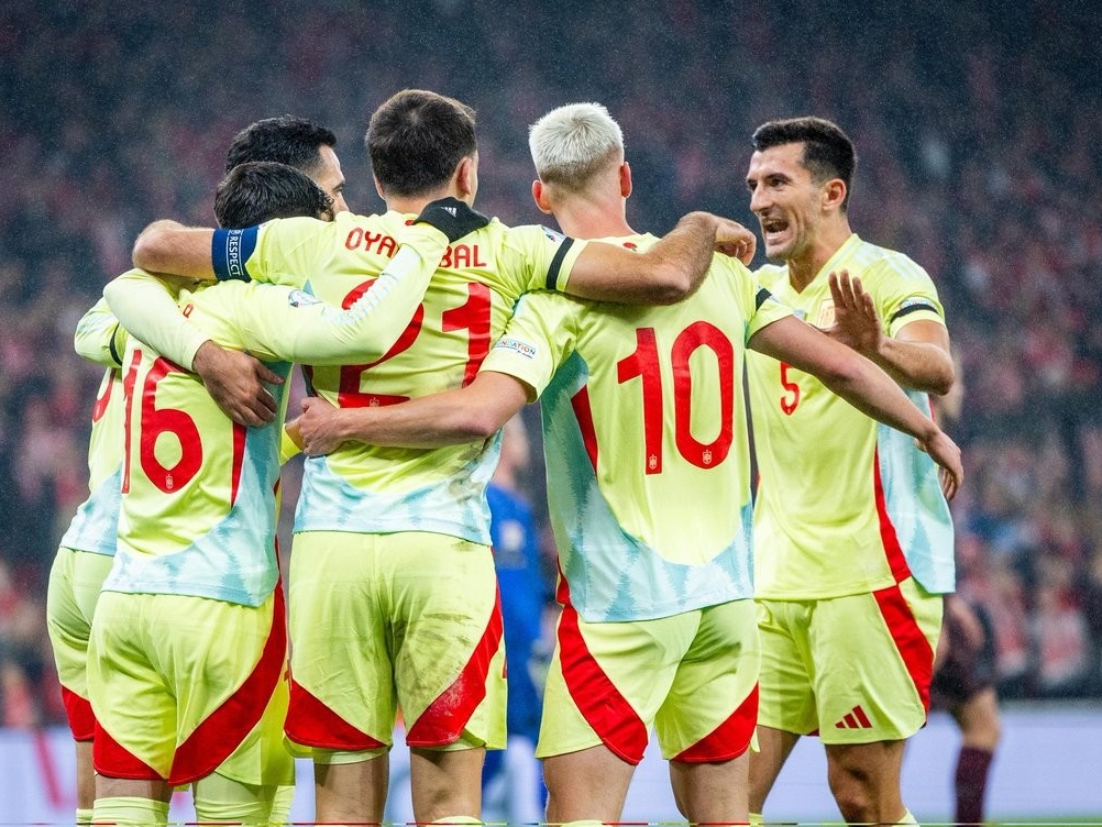 赛地聚焦：欧联冲刺阶段热度飙升，里昂豪取连胜，压力陡增，临场指挥获称赞(战斗陀螺爆裂第二季)